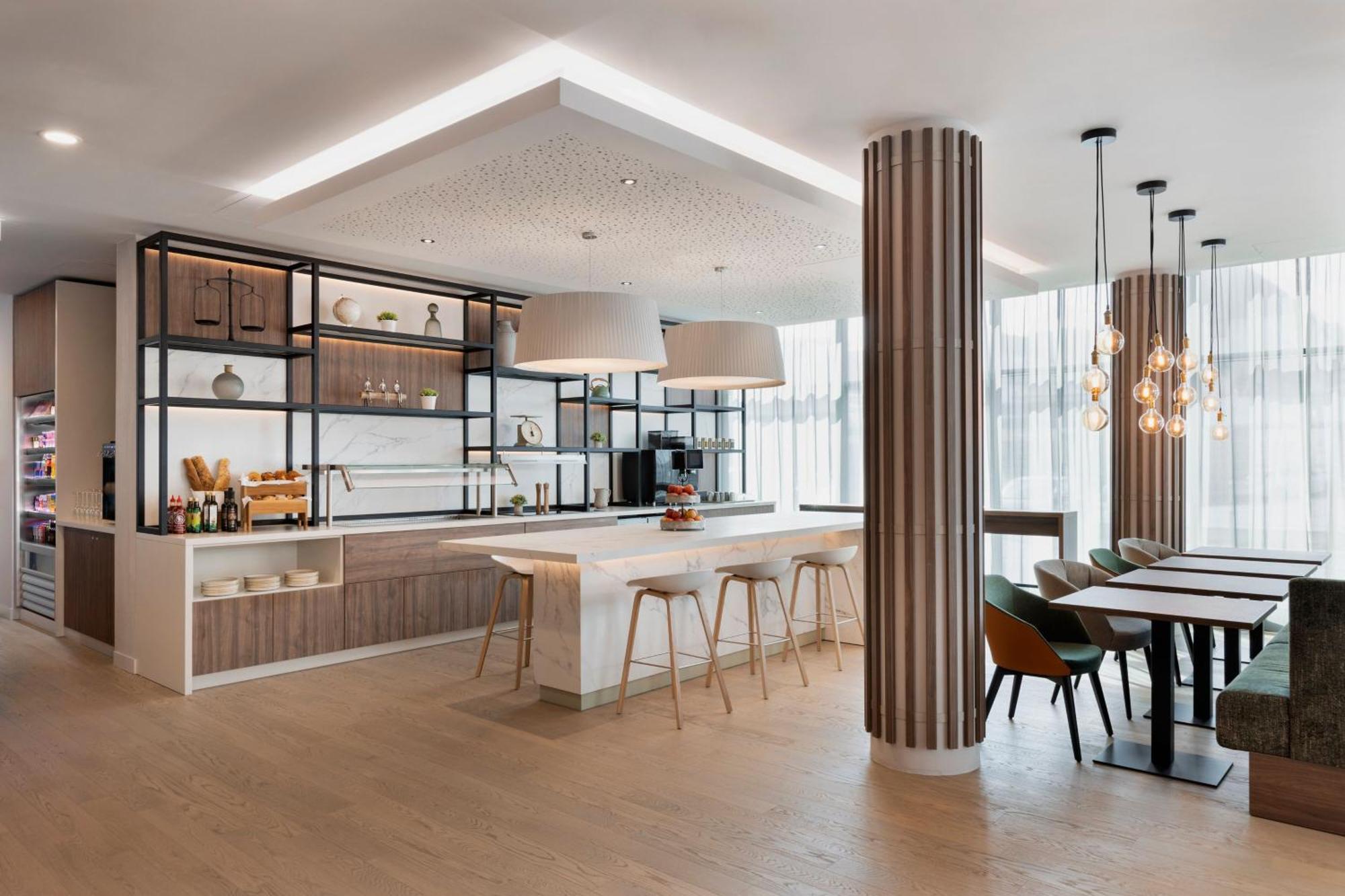 By Marriott East Appart hôtel 4*